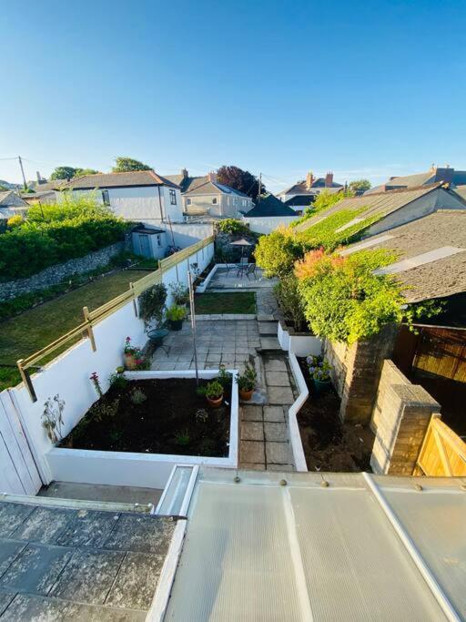 레드루스 Beautiful 2 Bed End Terrace Victorian Town House 아파트 외부 사진