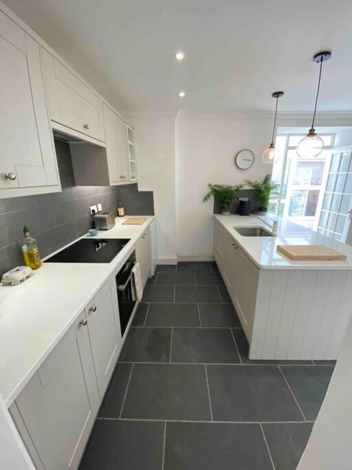 레드루스 Beautiful 2 Bed End Terrace Victorian Town House 아파트 외부 사진